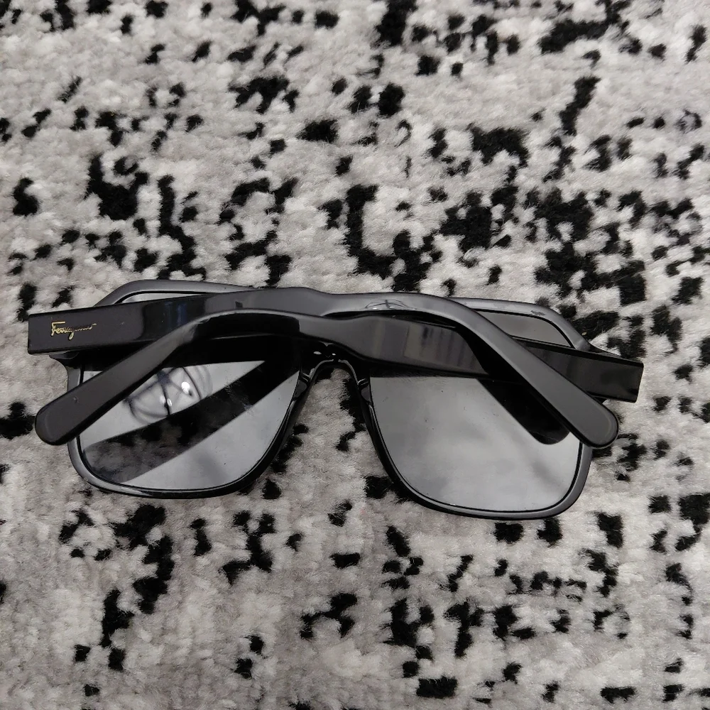 EUC Salvatore Ferragamo SF1069S Black Gancini Logo Sunglasses & Case!